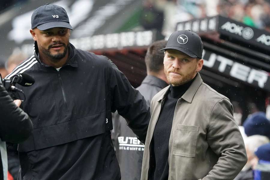 Kompany (l.) und Polanski (r.) beim Spiel in Mönchengladbach Kompany (l.) und Polanski (r.) beim Spiel in Mönchengladbach