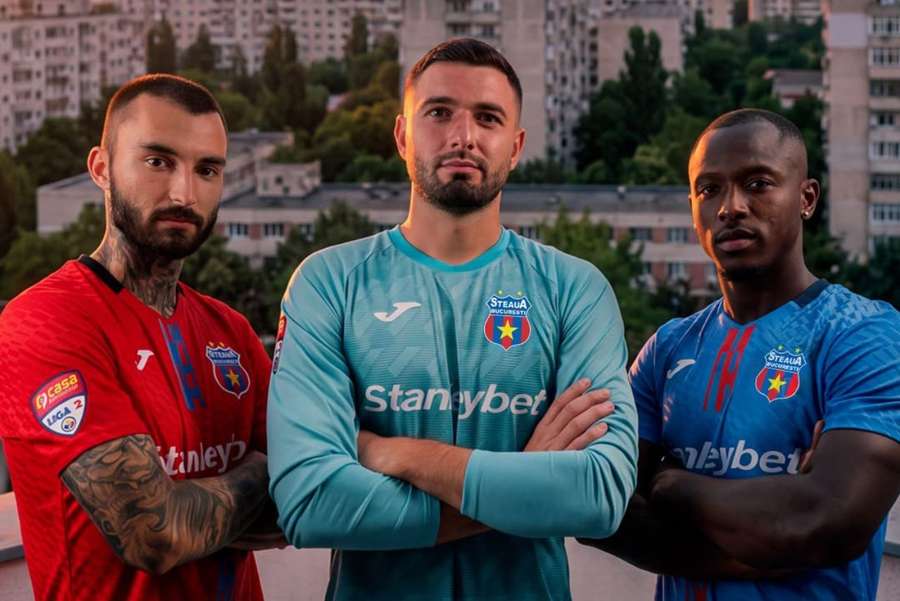 Steaua București și-a prezentat noile echipamente produse de Joma Steaua București și-a prezentat noile echipamente produse de Joma