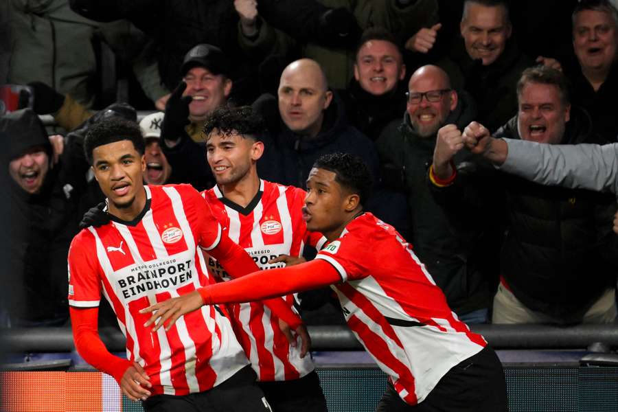 El PSV celebrando el gol de la victoria 