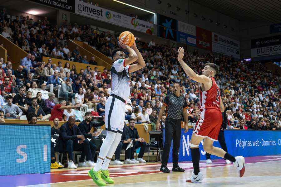 Noua lanza de tres con el Coviran Granada ante Fjellerup del Girona