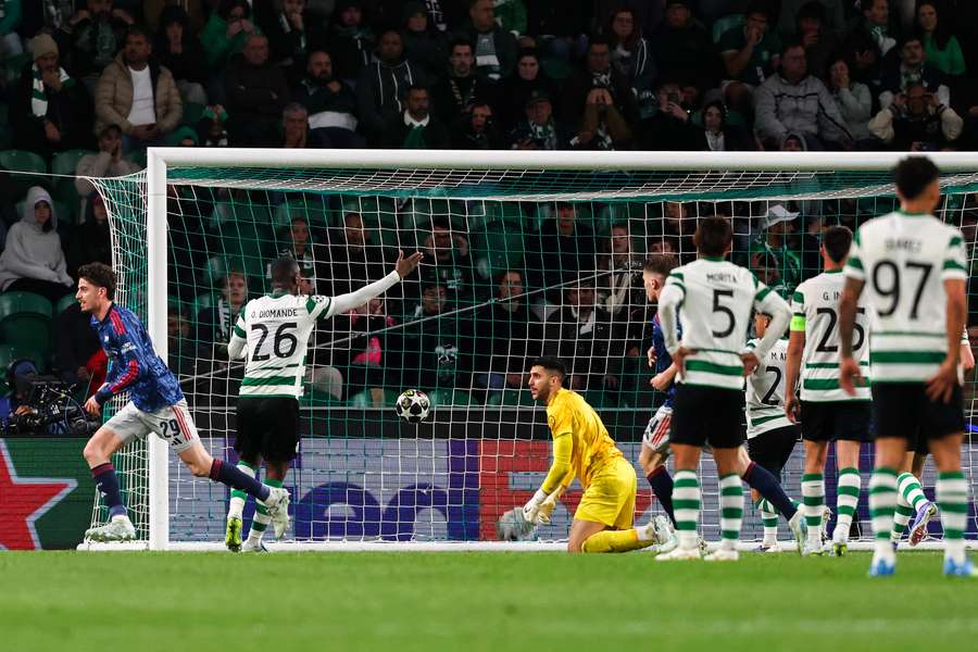 Sporting caiu em casa perto do apito final Sporting caiu em casa perto do apito final