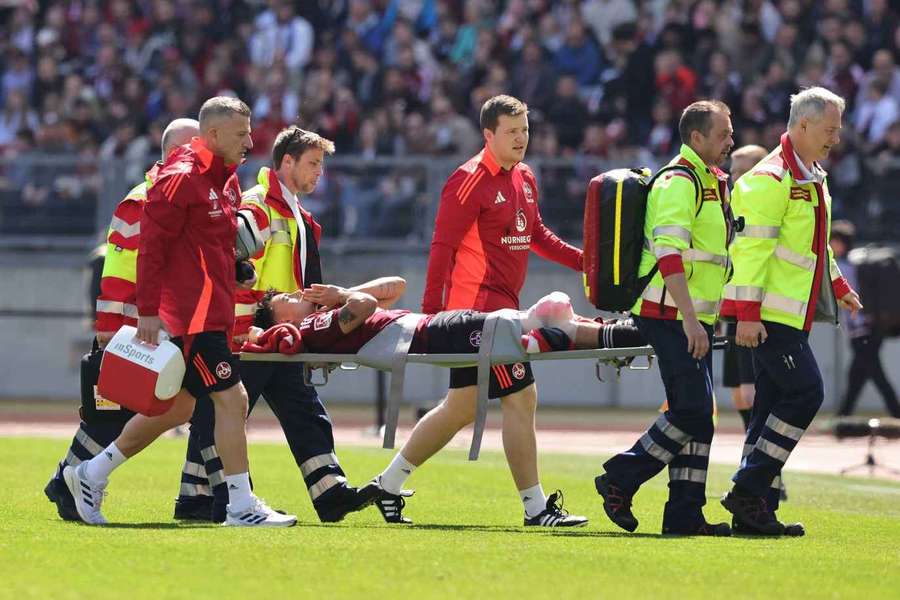 Castrop hat eine Außenbandteilruptur im rechten Knie erlitten