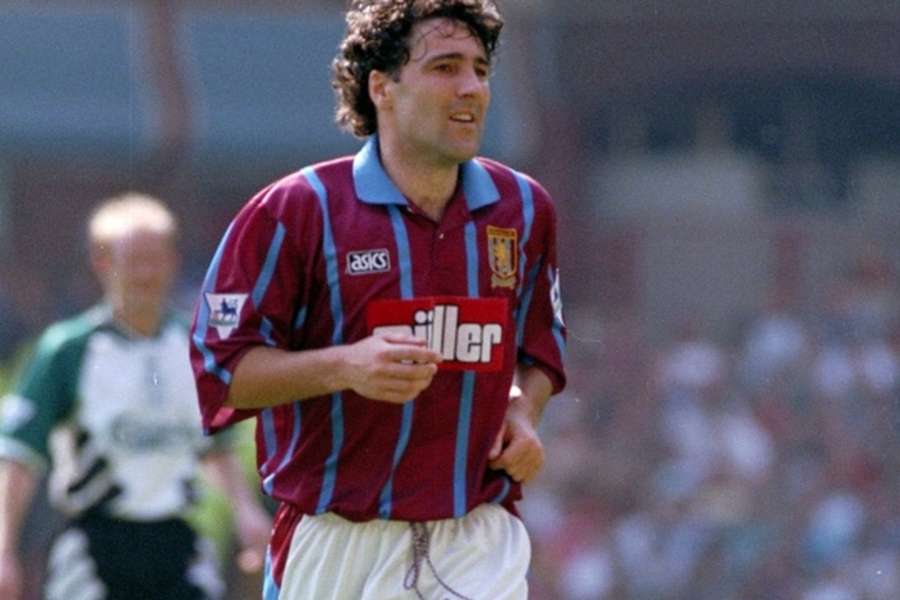 Dean Saunders ao serviço do Aston Villa