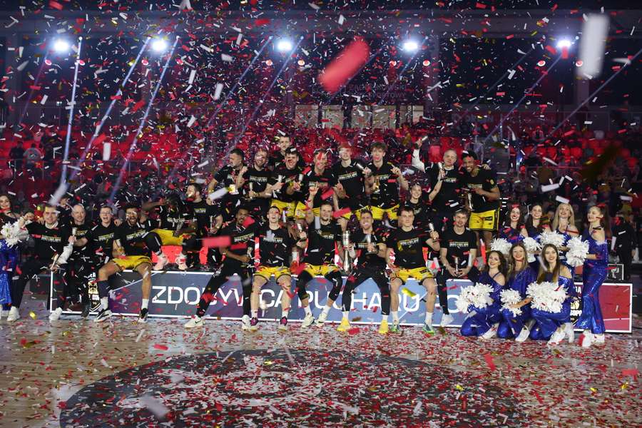 Radość koszykarzy Energi Trefla. Koszykarze Energi Trefla Sopot pokonali Orlen Zastal Zielona Góra w finale turnieju o Puchar Polski.