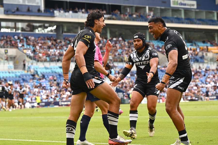 New Zealand celebrate try New Zealand celebrate try