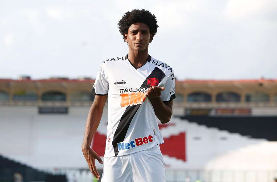 Talles Magno foi revelado pelo Vasco