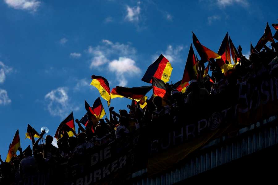 Deutschland stimmt nach dem erfolgreichen Auftakt in die WM-Euphorie ein. Deutschland stimmt nach dem erfolgreichen Auftakt in die WM-Euphorie ein.