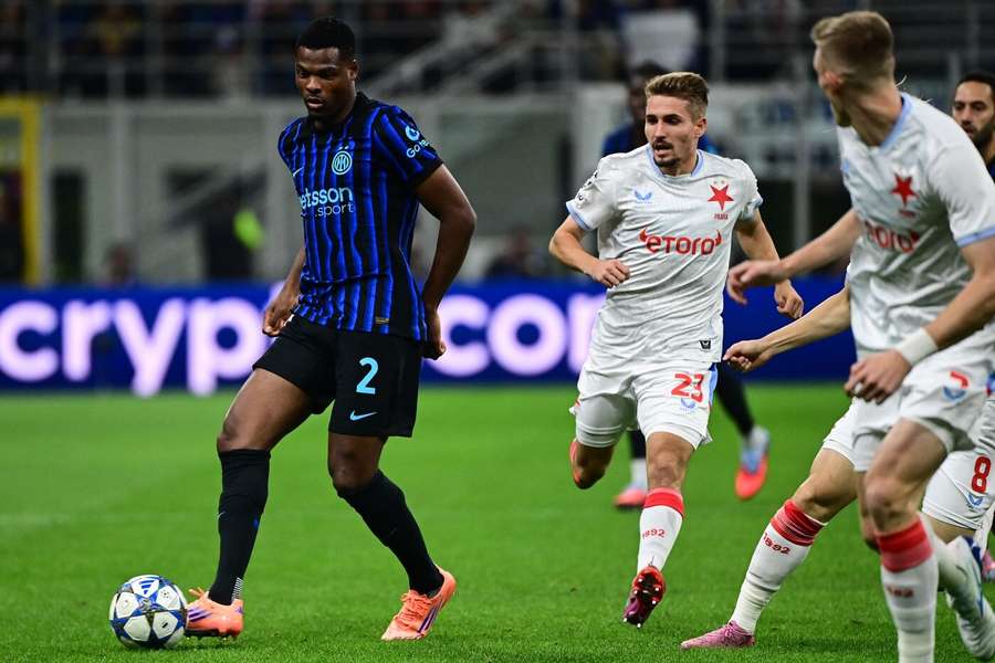 Michal Sadílek (číslo 23) v běhu a bez míče.
