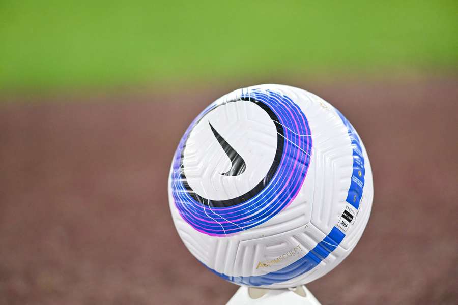 Sistema de bolas múltiplas adotada em jogos da Premier League Sistema de bolas múltiplas adotada em jogos da Premier League