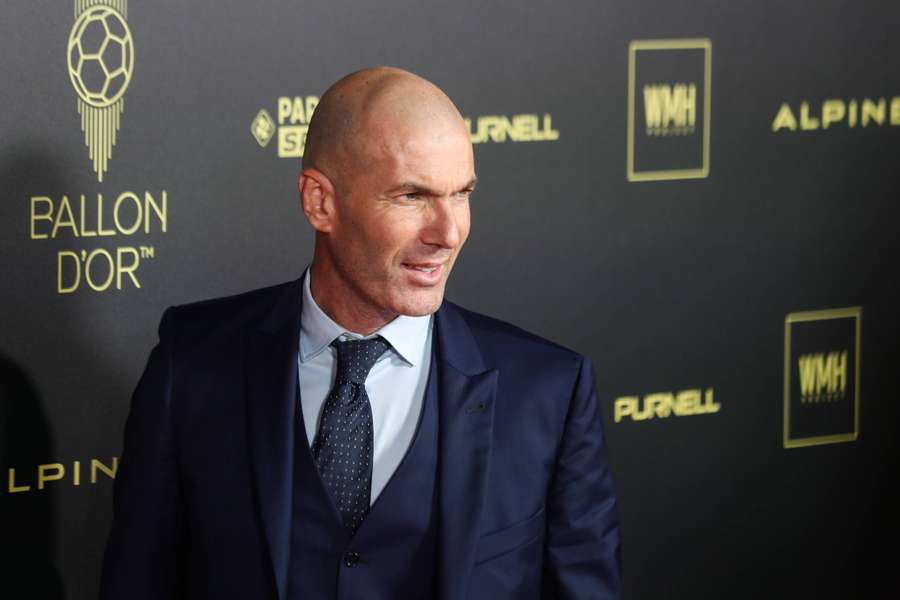 Kibice piłkarscy we Francji wskazali Zidane'a na następcę Deschampsa