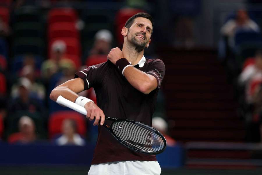 Porażka Djokovicia w drugiej rundzie turnieju w Bazylei. Walka o ATP Finals się komplikuje Porażka Djokovicia w drugiej rundzie turnieju w Bazylei. Walka o ATP Finals się komplikuje