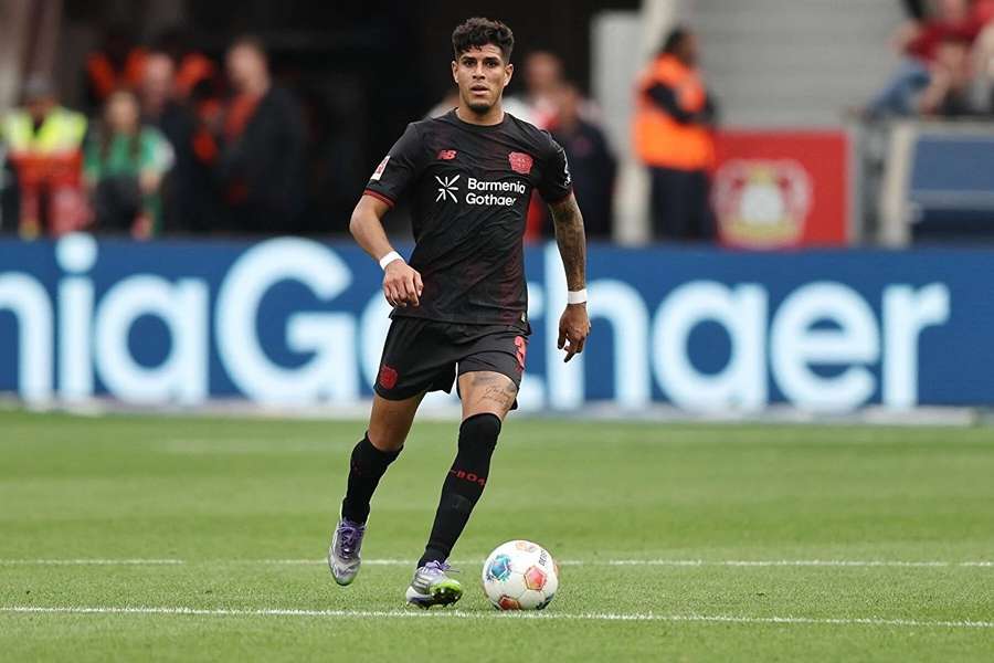 O služby Hincapiého je v Premier League zájem.