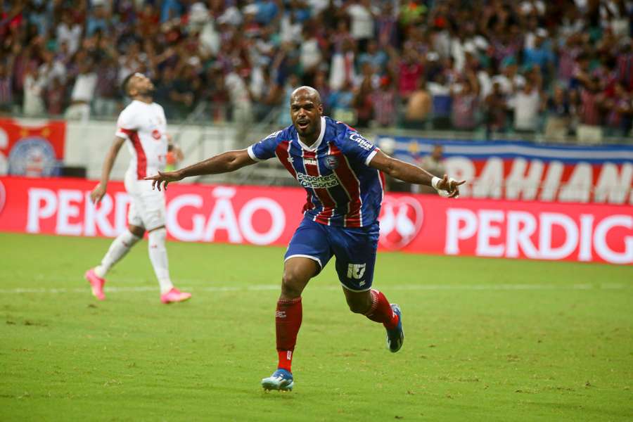 Estupiñán fez o segundo do Bahia contra o Náutico