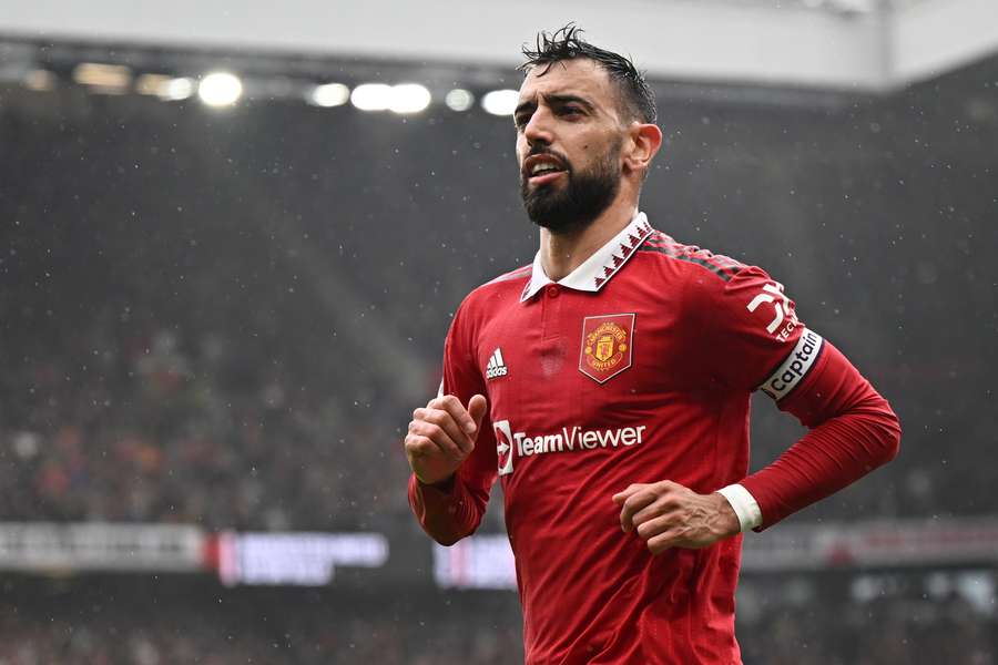 Manchester United's Portuguese midfielder Bruno Fernandes celebrates after scoring his team's first goal