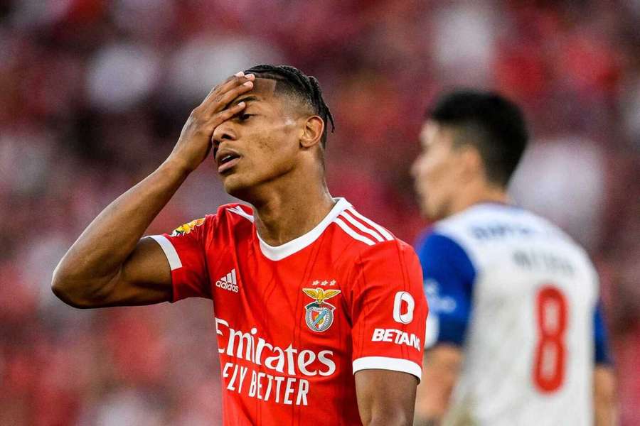 David Neres só deve voltar a jogar no ano que vem