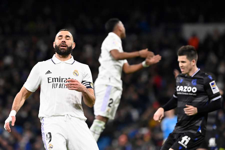 Benzema, desesperado durante el Real Madrid-Real Sociedad