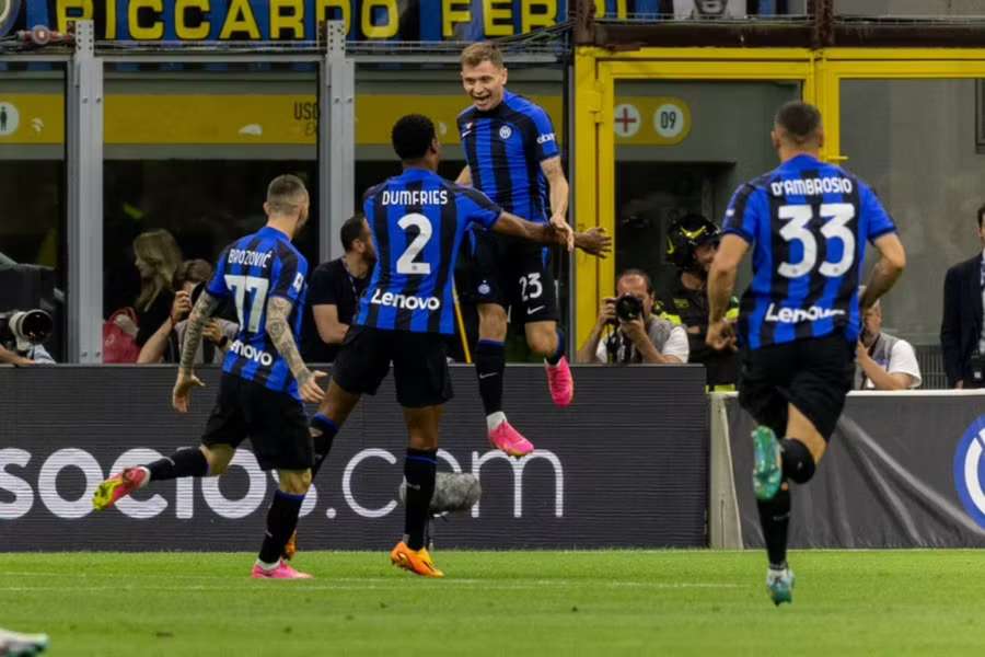 Hráči Interu Miláno na domácom trávniku uspeli s Atalantou a poistili si miestenku v Lige majstrov.