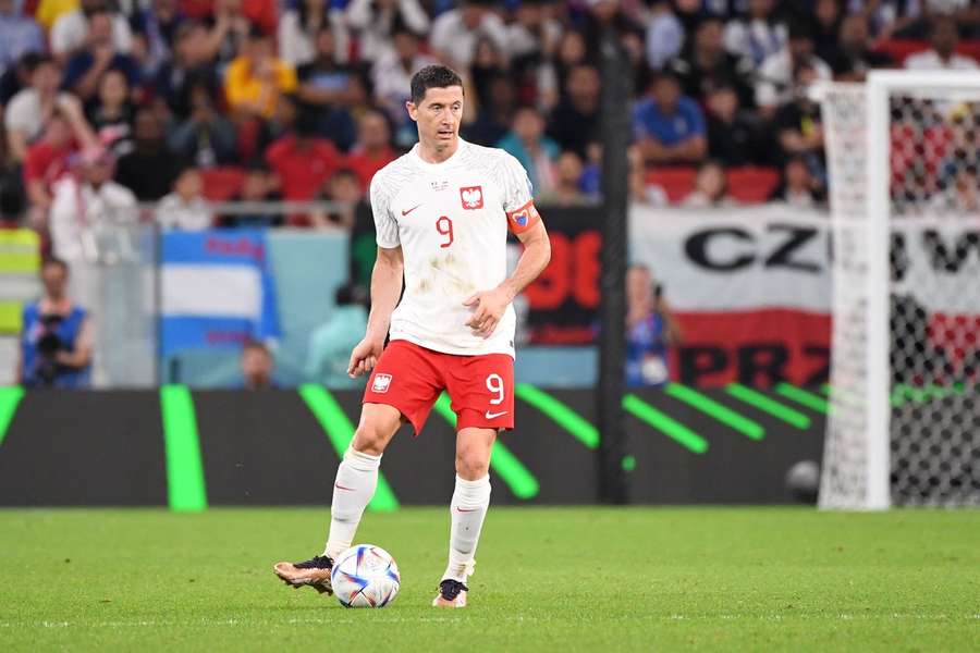 Robert Lewandowski w koszulce Polski.