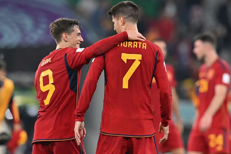 Morata celebra con Gavi un gol ante Costa Rica