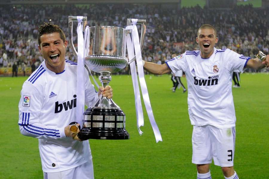 Cristiano Ronaldo y Pepe celebran la Copa del Rey de 2011