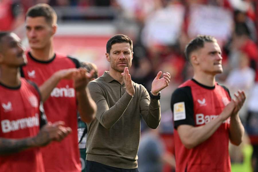 Verabschiedet sich Xabi Alonso (M.) im Sommer?