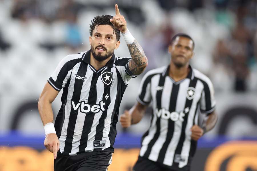 Alex Telles fez o segundo gol do Botafogo
