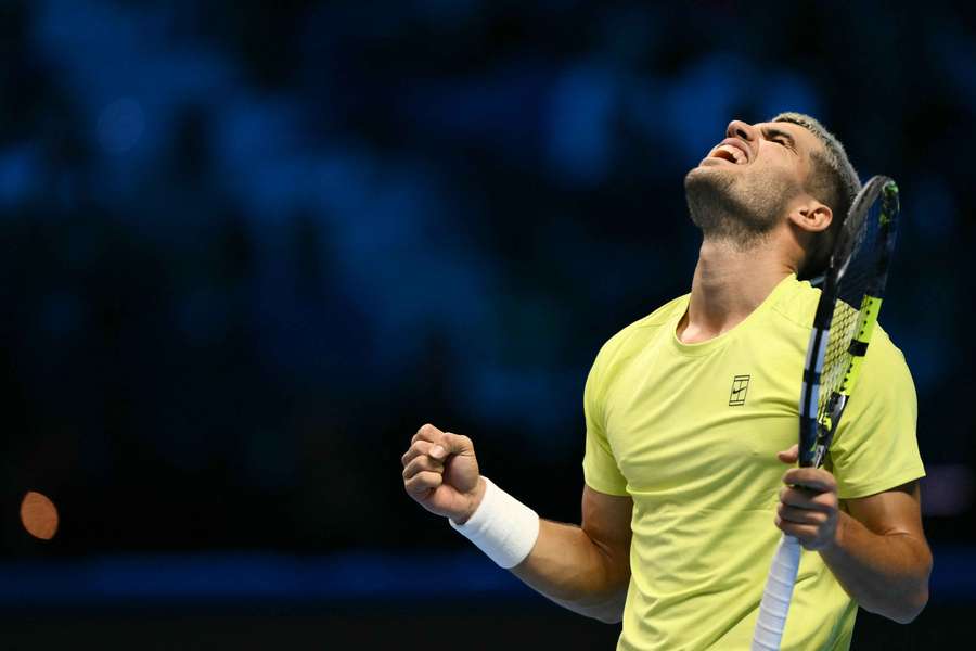 Alcaraz célébrant sa victoire. Alcaraz célébrant sa victoire.