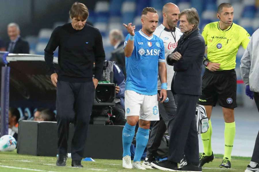 Trenér Antonio Conte a Stanislav Lobotka.