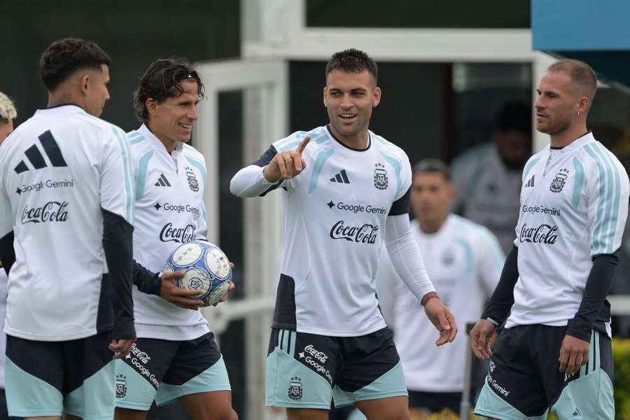 Os argentinos voltarão a atuar após vice da Copa do Mundo Os argentinos voltarão a atuar após vice da Copa do Mundo