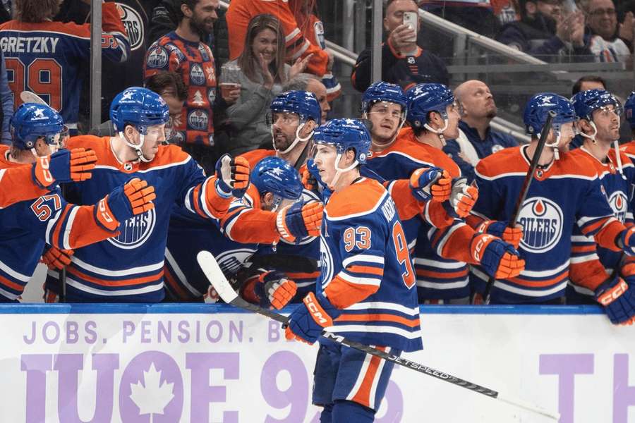 Ryan Nugent-Hopkins bol hrdina uplynulej noci so štyrmi asistenciami.