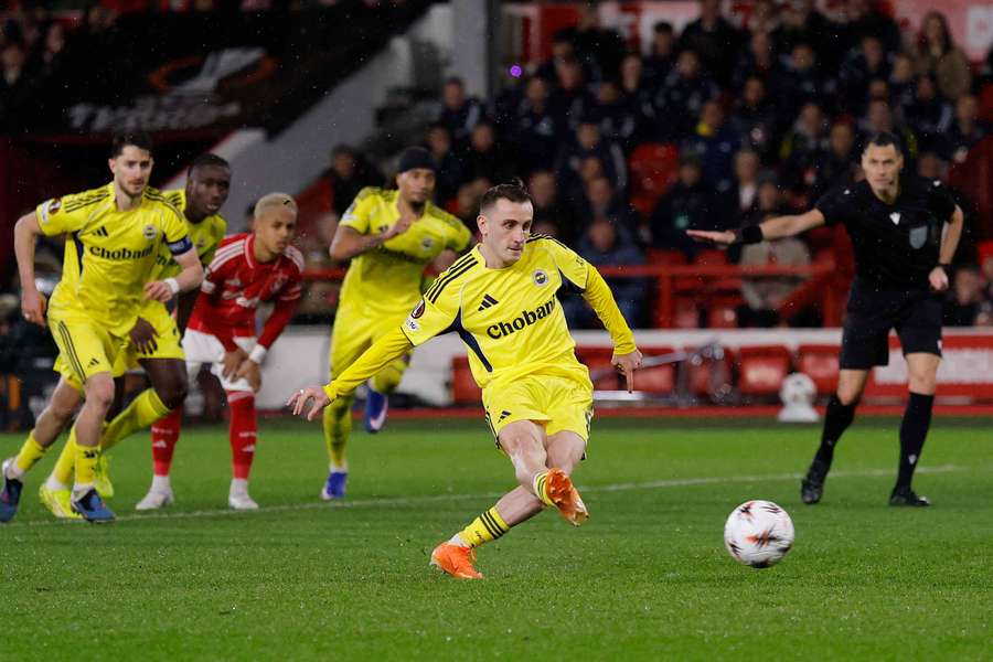 Akturkoglu ao serviço do Fenerbahçe Akturkoglu ao serviço do Fenerbahçe