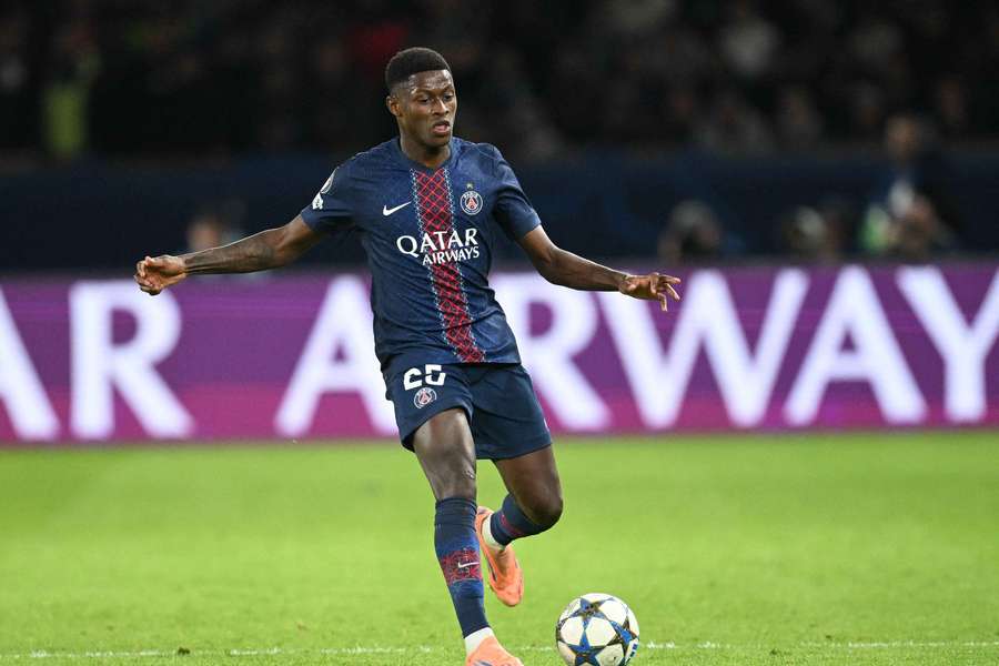 Nuno Mendes lui aussi sur le flanc.