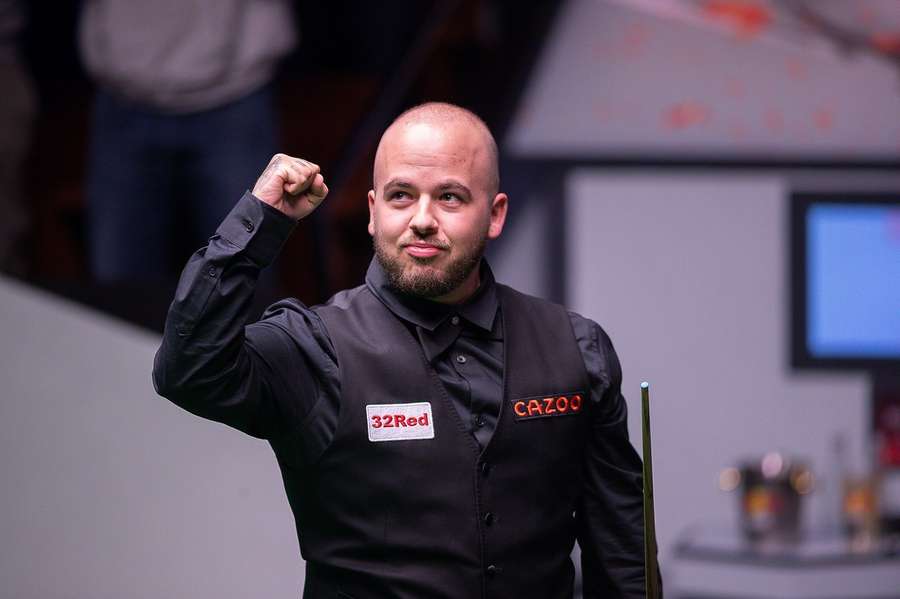 Luca Brecel verloor zijn eerste vijf WK-duels, maar won er nu vier op een rij