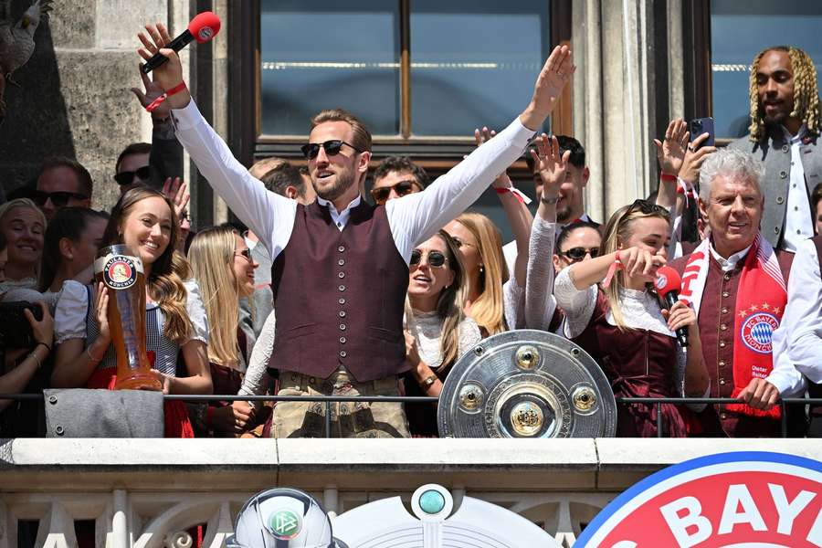 Harry Kane bei der Meisterfeier 2025 am Rathausbalkon in München