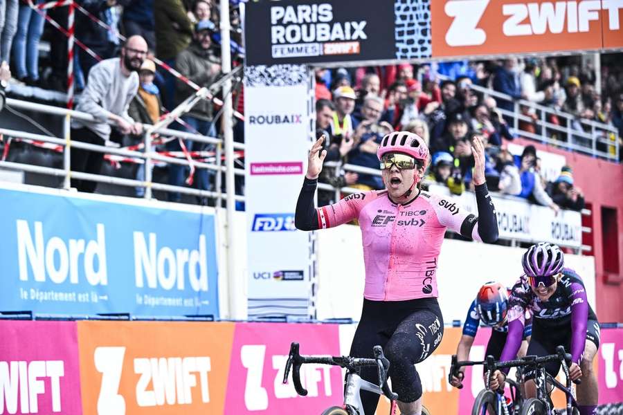 Alison Jackson rafle la plus grande victoire de sa carrière.