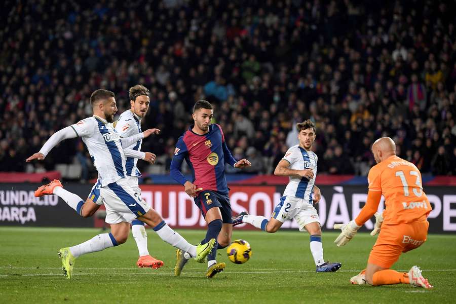 Dmitrovic fechou a baliza a sete chaves