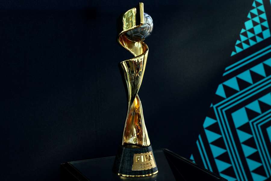 O troféu do Campeonato do Mundo de Futebol Feminino