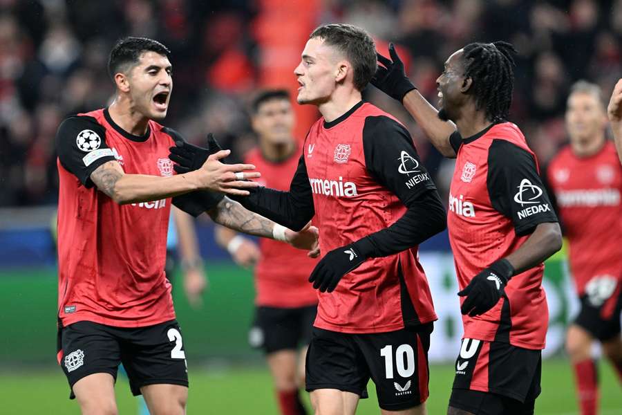 Florian Wirtz (M.) war mit zwei Toren der Matchwinner beim Sieg von Bayer Leverkusen gegen Salzburg,