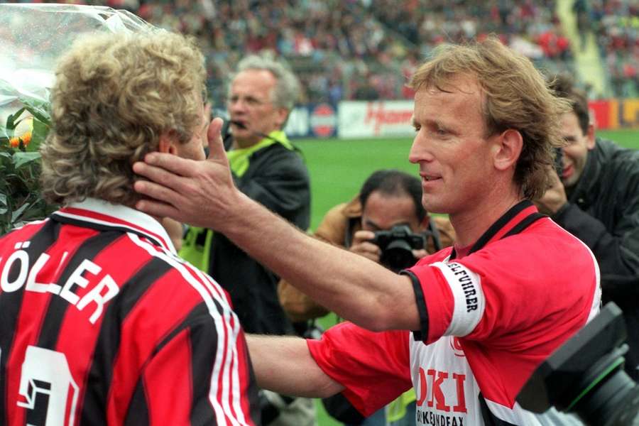 Andreas Brehme (r.) im Austausch mit Rudi Völler (l.)