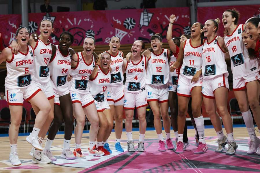 Las jugadoras de España celebran el bronce en el Mundial sub 19 Las jugadoras de España celebran el bronce en el Mundial sub 19