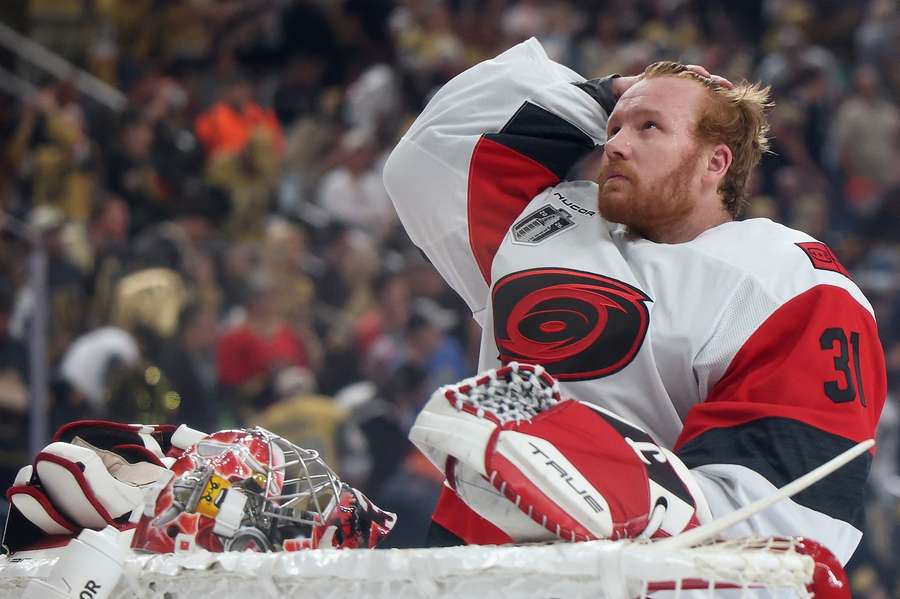 Frederik Andersen vypadl ze sestavy Caroliny. Frederik Andersen vypadl ze sestavy Caroliny.