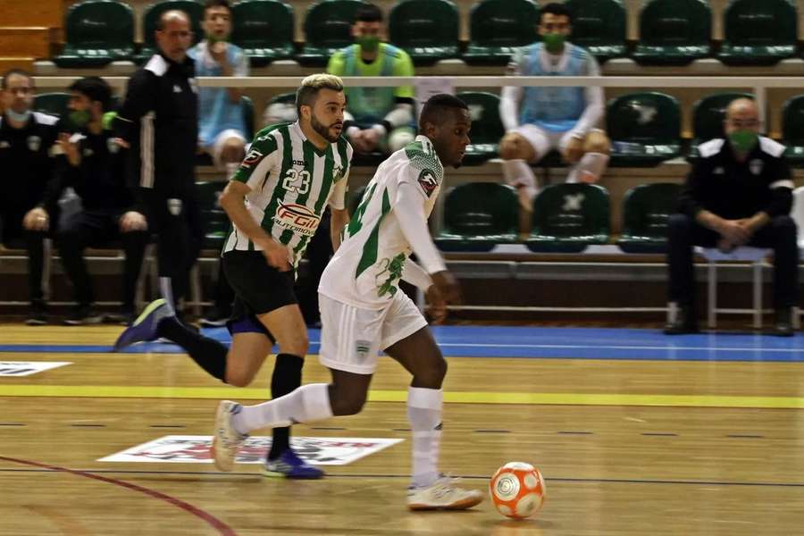 Eléctrico sai na frente do play-off com o Leões Porto Salvo