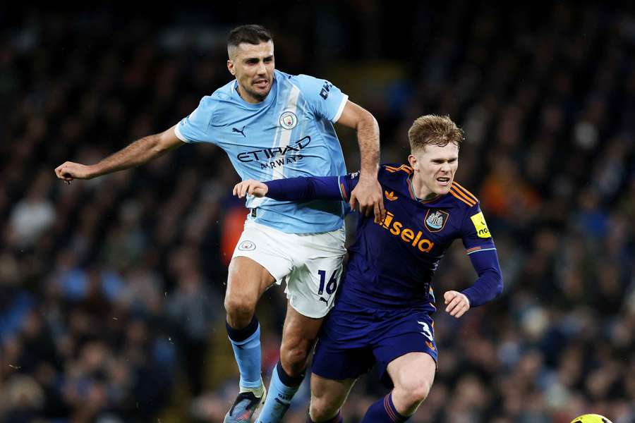 Guardiola: I'm desperate for Rodri to sign new Man City deal Guardiola: I'm desperate for Rodri to sign new Man City deal