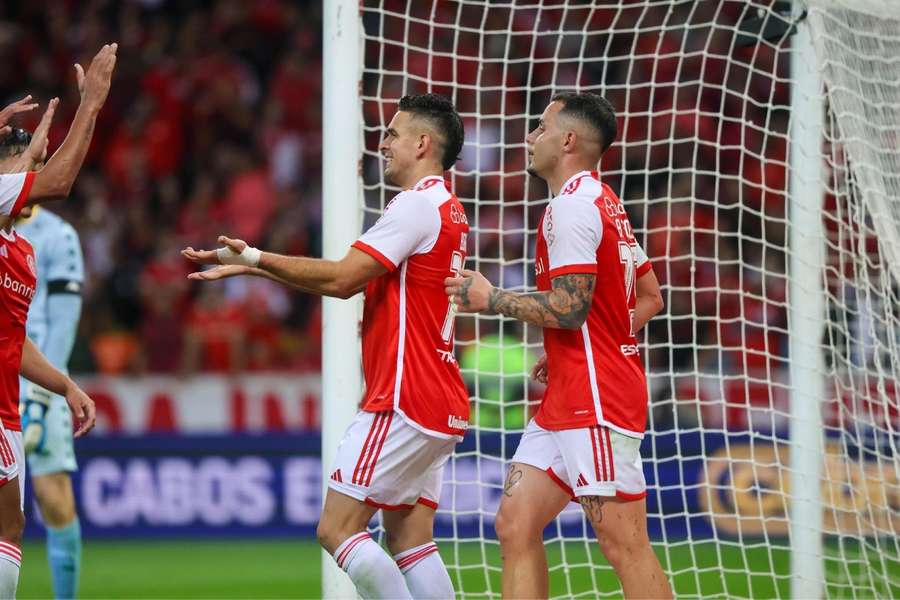 Borré comemora mais um gol com a camisa do Internacional