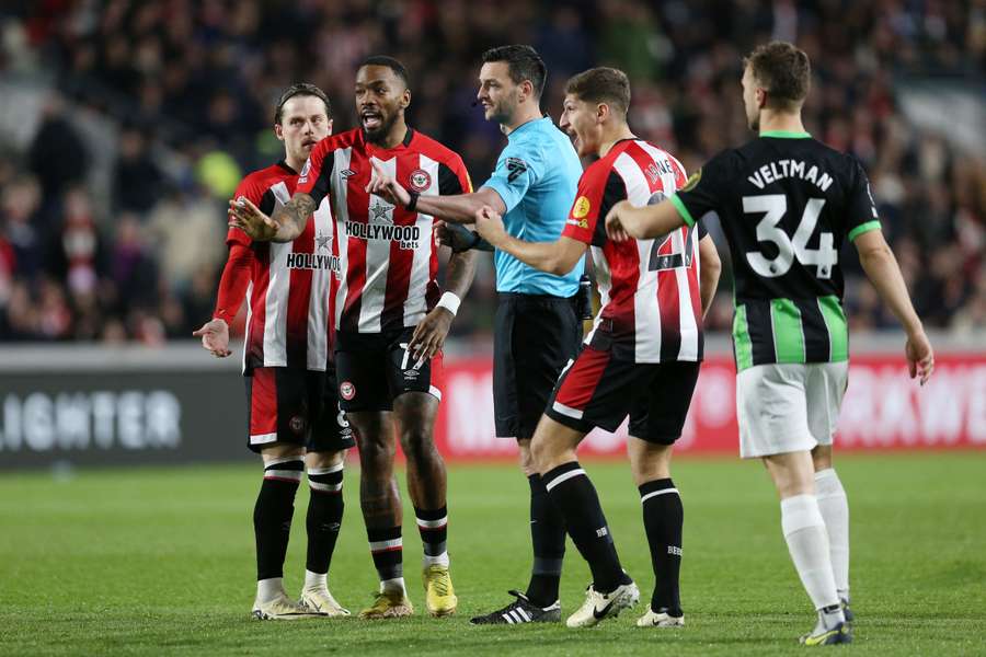 Ivan Toney of Brentford interacts with Referee Andrew Madley following a VAR check