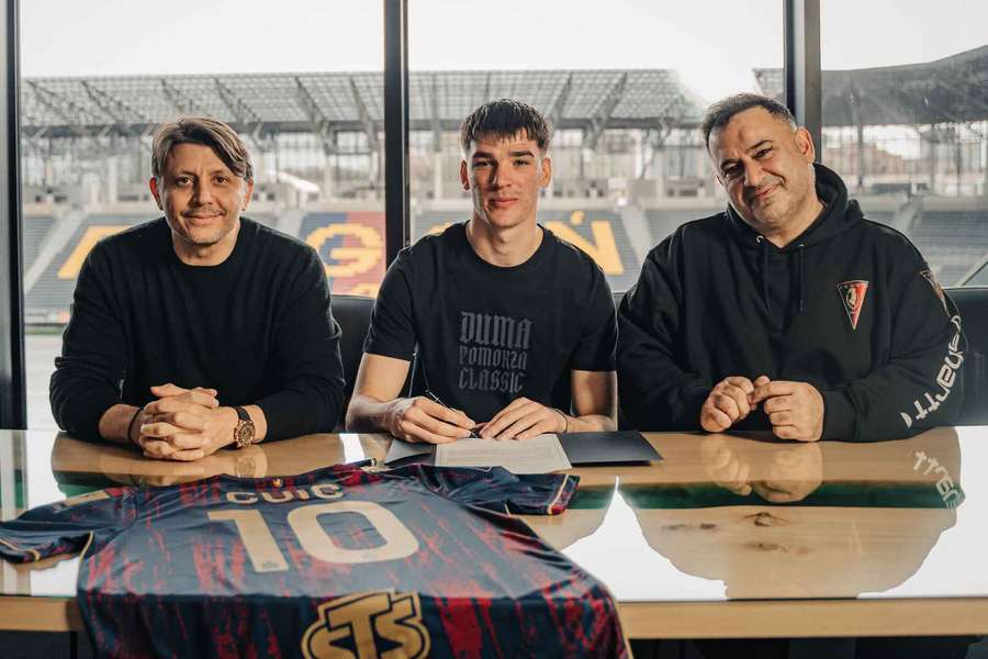 Oficjalnie: Pogoń ma nowego napastnika, czy młody Bośniak sprawdzi się w Ekstraklasie? Oficjalnie: Pogoń ma nowego napastnika, czy młody Bośniak sprawdzi się w Ekstraklasie?