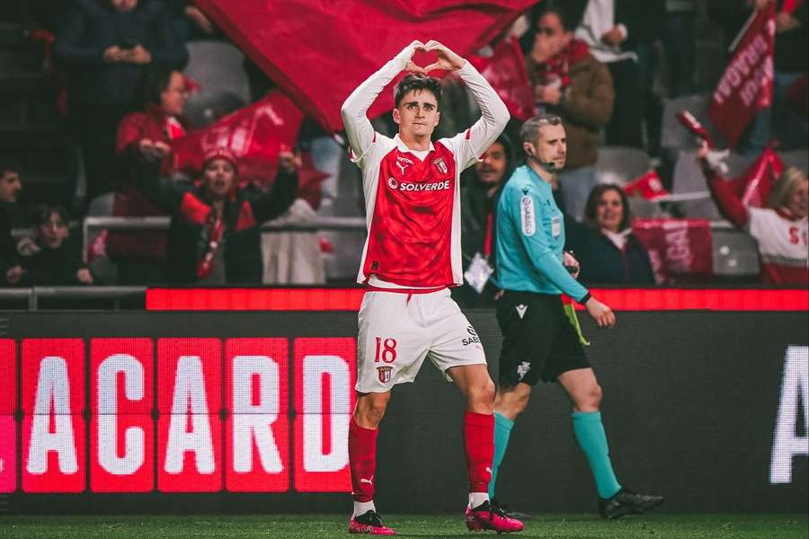 Pau Víctor fez um grande golo na primeira parte