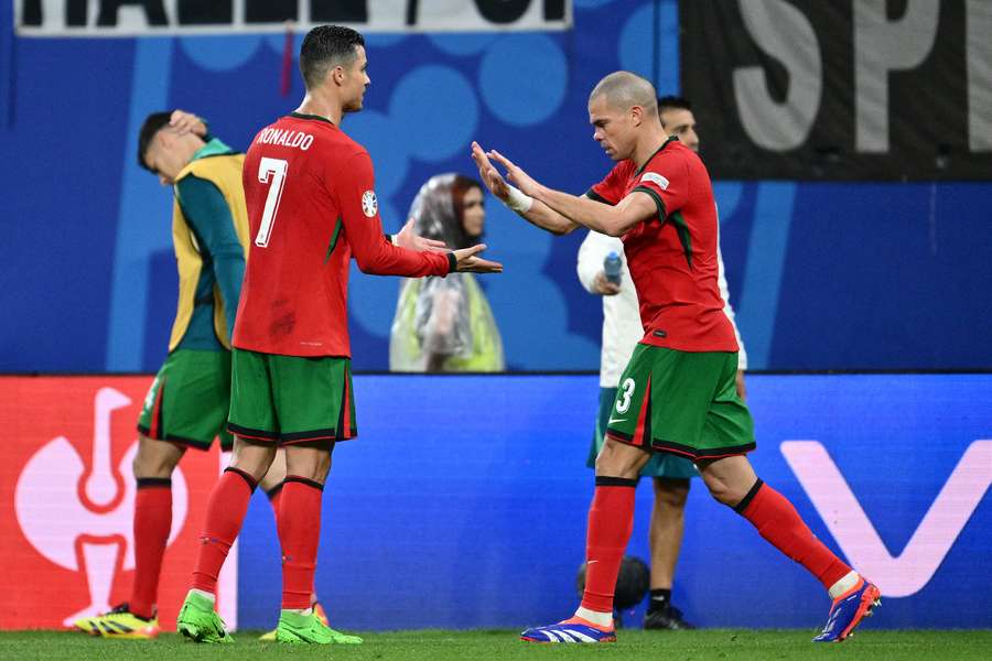 Cristiano Ronaldo (l.) und Pepe (r.) beim 2:1-Sieg gegen die Tschechische Republik.