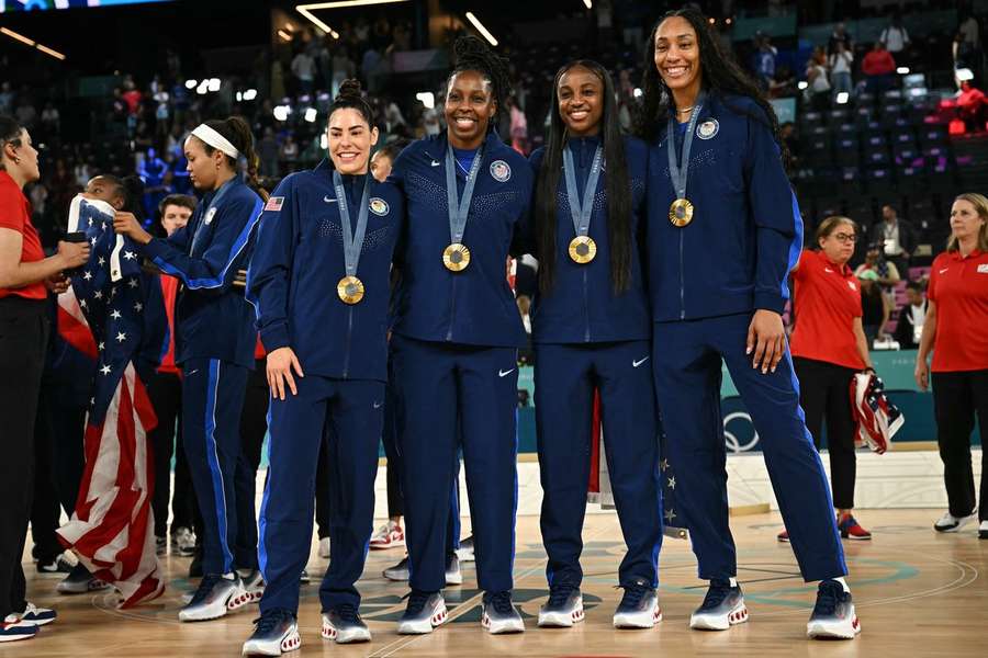 Ouro do basquete feminino fez a diferença para os EUA no quadro de medalhas