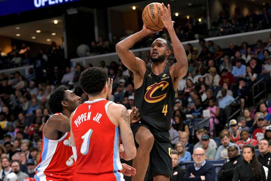 Evan Mobley esteve em bom plano